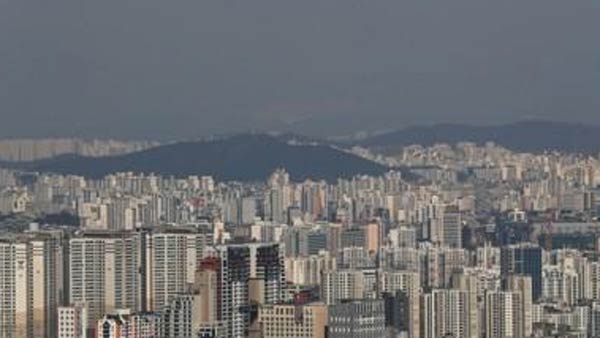'급매물 속출' 서울 강남아파트, 거래 줄고 증여 55% 늘어