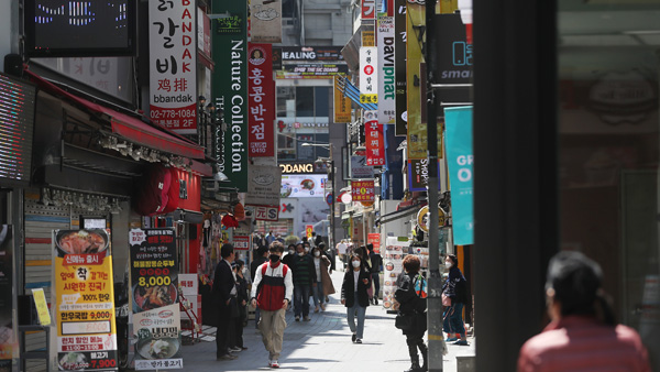 소비심리 12년 만에 최저…코로나19 주춤하며 낙폭은 줄어