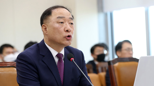 홍남기 "재난지원금은 일회성…지원금 재논의시 100% 지급 반대"