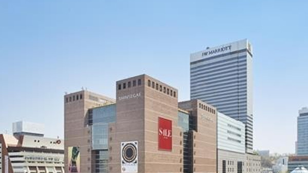 신세계 강남점, 코로나19 확진자 방문에 조기 영업 종료