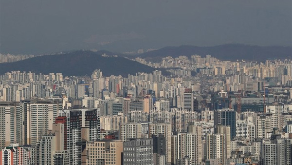 서울 아파트 평균 가격 10억원 넘어…강남구는 20.1억원