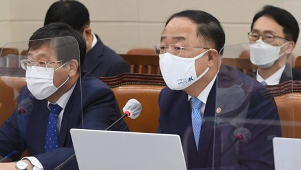 홍남기 "대주주 3억·가족합산 폐지로 준비중"…수정안 유지