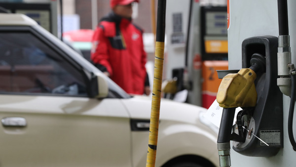 전국 기름값 10주 연속 하락…안정세 이어가