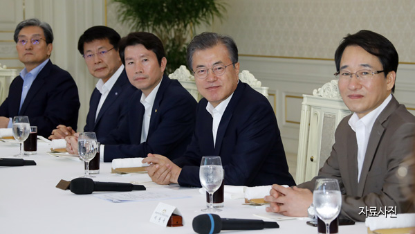 문 대통령, 오늘 여당 원내지도부 만찬…개혁·민생법안 처리 격려