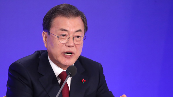 문 대통령 국정지지도 45.3%·민주당 지지율 38.4% [리얼미터]