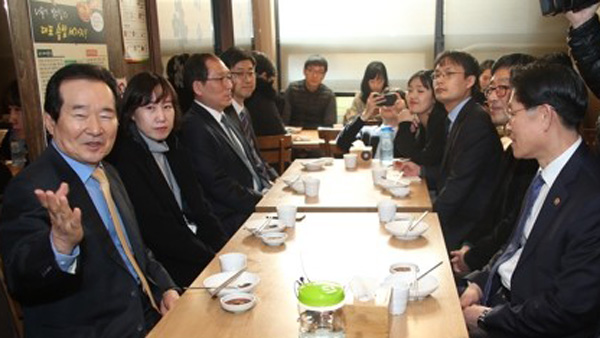 정 총리, 광화문 식당 찾아 점심…