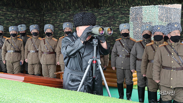 김정은, 어제 인민군 타격훈련 지도…"전투력 끊임없이 강화"