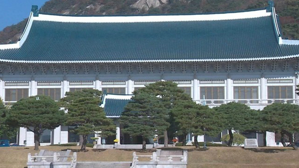 靑 "'차이나게이트' 반박…대통령 응원청원 중국접속 0.02%"