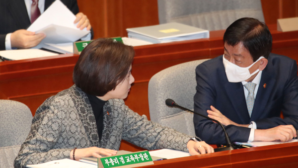 유은혜 사회부총리 "23일 개학, 생활수칙 마련하며 준비 중"