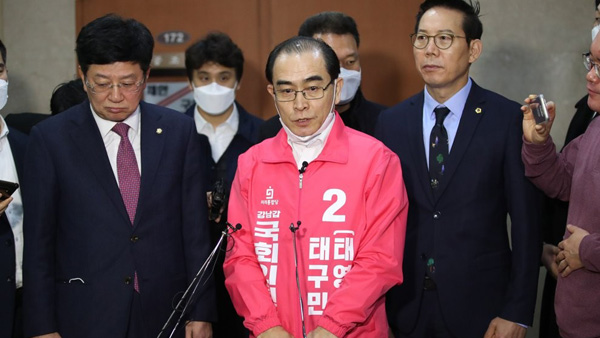 태영호, '남한에 뿌리 없다' 김종인에 "등에 칼 꽂는 발언"