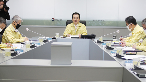 정 총리 "자가격리 위반 시 고발·강제출국…젊은 유학생 우려 커"