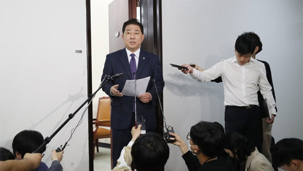 국정원 "김정은, 심장 시술·수술 없었다…'건강이상설' 부인"