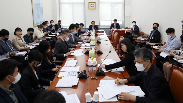 '스프링클러 설치 의무화' 소방법 개정안 행안위 소위 통과