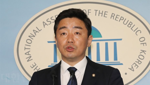 민주당 "윤미향 의혹, 검찰수사 보고 입장 결정할 것" 