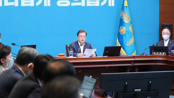 문 대통령 "등교 개학, 생활방역 성공 가늠하는 시금석"