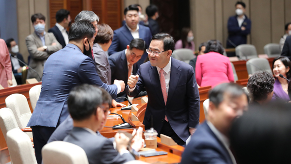 주호영 "민주당, 상임위 독식하려고 하면 국회 가동 안돼"