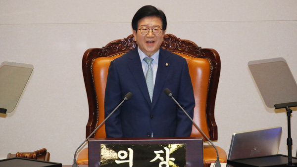21대 국회의장에 박병석 의원…통합당 투표불참 퇴장