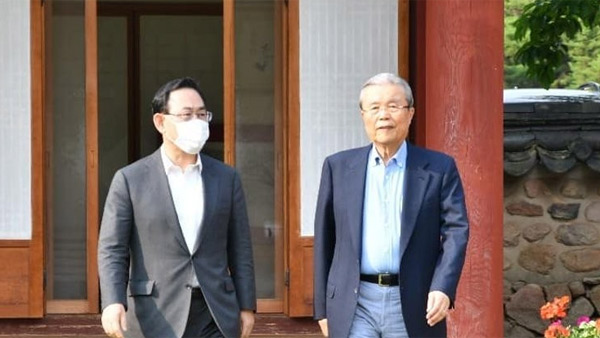 김종인, 속리산 법주사로 주호영 찾아가 복귀 설득 