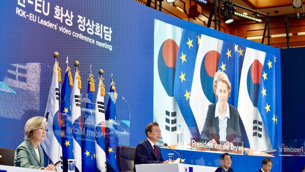 문 대통령, EU에 한국 삼계탕 수입·철강 세이프가드 해제 요청