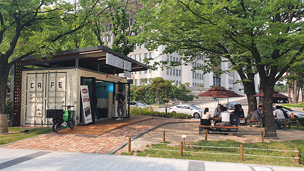 [국회M부스] "의원님, 제발 좀! 나가서 담배 피우세요"