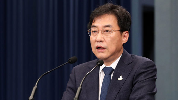 강민석 대변인, '브리핑 실수 책임' 사표냈다 반려