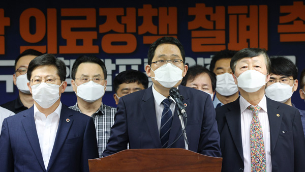 정 총리 "의료계 집단행동 자제해야…방역 부담·국민 피해"