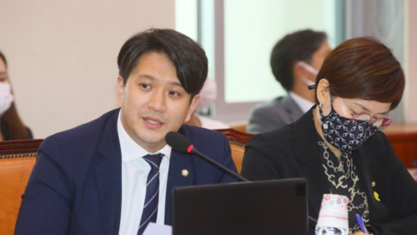 전용기 "악성 댓글은 자살방조" 처벌법 발의