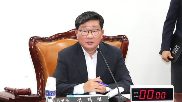 "대부업 금리 낮추자"는 이재명에 전해철 "취약계층 고려해야"