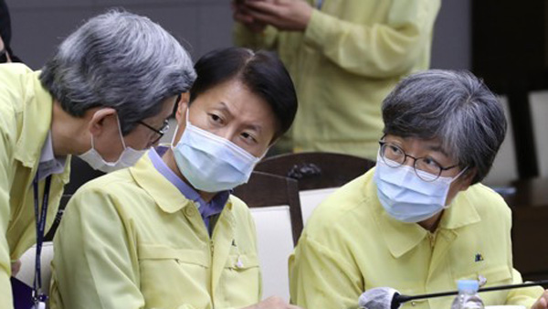 사회적 거리두기 2단계 격상, 주말~다음주 초 추이 보고 결정