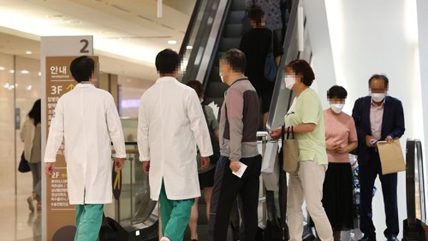 야권 "의료계 전장 이탈? 뒤에서 총쏜 게 누구냐"