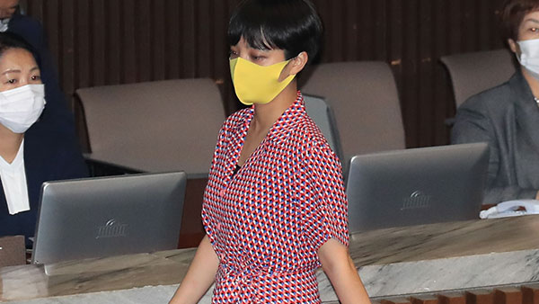 입법조사처 "국회 품위 지키는 의원복장 규정 마련해야"