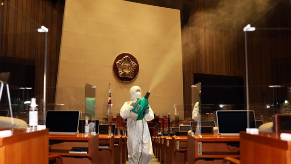 국회, '선별검사자 전원 음성'…본청·의원회관 등 재개방