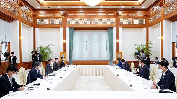 당정 "13세 이상 전 국민에게 월 2만 원 바카라사이트 카지노판 일괄 지급"