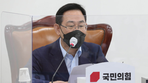 주호영 "국방부, '연유 발라 태워라' 북 정보 확인" 여당 "그런 보고 없어"