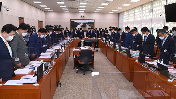 野 "뭐가 두려워 월북 프레임" 與 "대통령 공격, 고인 뜻 아냐"