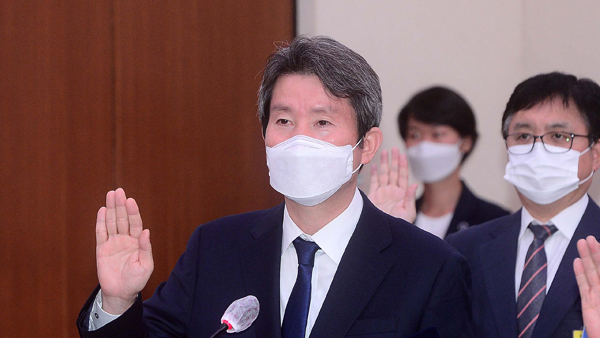 '조성길 부인 북 송환 희망' MBC 보도에 이인영 "국민 공감대 보며 판단할 문제"