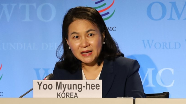 문 대통령, 유명희 지원회의 주재…"WTO 개혁 적임자"