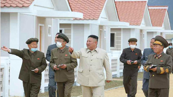 김정은, 함남 태풍피해지역 연달아 시찰…수도당원사단·군 격려