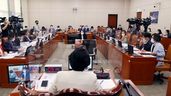 국회 여가위 국감…'정의연·고 박원순' 공방 예고