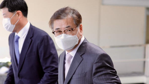 북한 "남북관계를 국제관계 종속물로 격하" 서훈 실장 이례적 비난