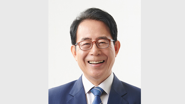 재외동포재단 이사장에 김성곤 전 의원 임명