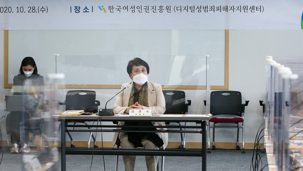 국회 여가위, '이정옥 장관 사퇴' 野 요구로 파행