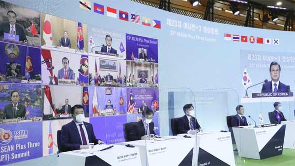 문 대통령, 스가 총리와 첫 대면…"특히 반갑습니다"