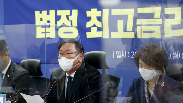 당정 "법정 최고금리 24% 시대착오적…합리적 인하할 것"