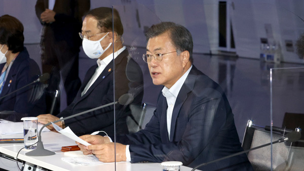 문 대통령 "한국판 뉴딜, 속도 있는 추진과 국민 체감이 가장 중요"