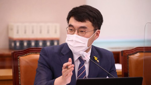 판사 사주 논란…김남국 "소설" vs 野 "통화내역 공개"