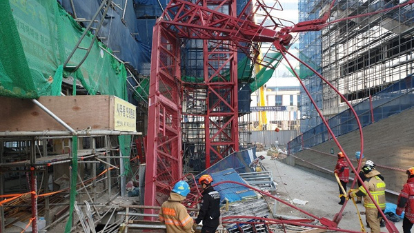 인천 신축건물 공사장서 타워크레인 쓰러져 3명 사상