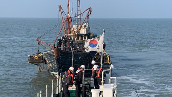 해경, 연평도 해역서 불법 조업한 중국어선 1척 나포