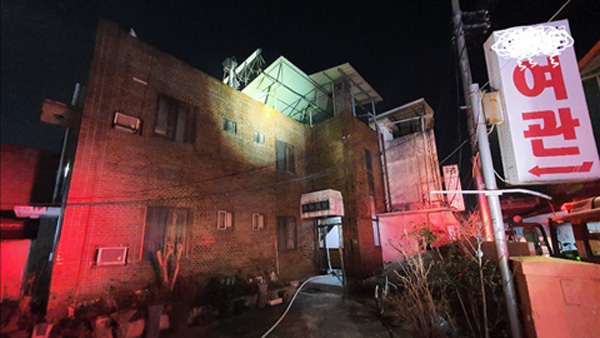 전북 남원서 여관 화재…2명 연기흡입