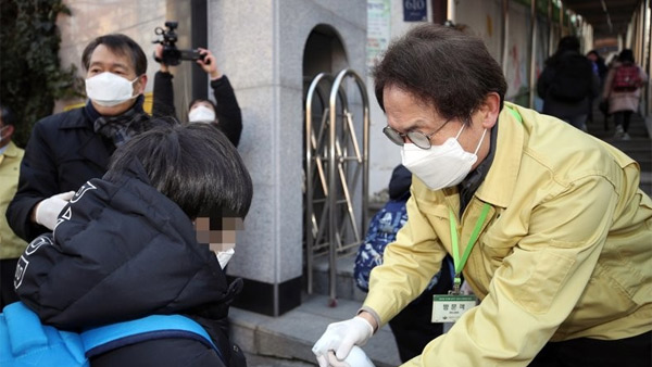 '신종코로나 휴업' 유치원·초중고 372곳…자가격리 학생 11명
